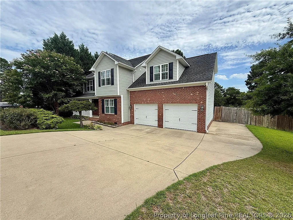 3 bed, 2.5 bath, 2566 sqft, $1,950 — Photo 2
