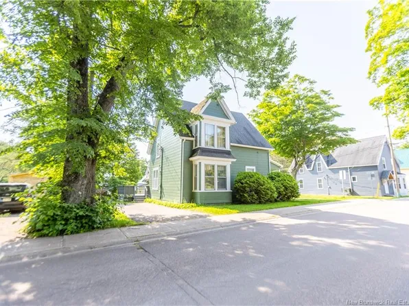 33 Weldon St, Sackville, NB E4L 4N5