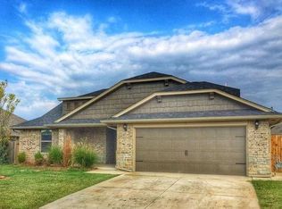 1420 Eagle Dr, Moore, OK 73160