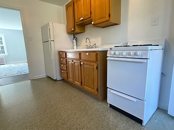 4th image of 304 S Maple Ave APT 9