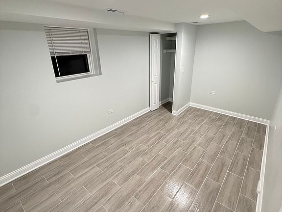 5th image of 2952 N Nagle Ave #Basement