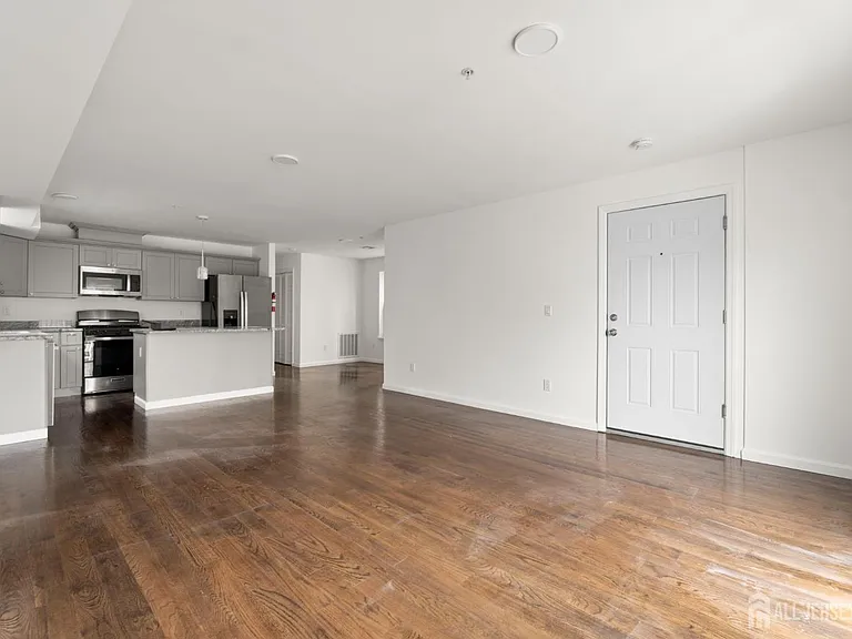 496 S 18th St #2 — Photo 5