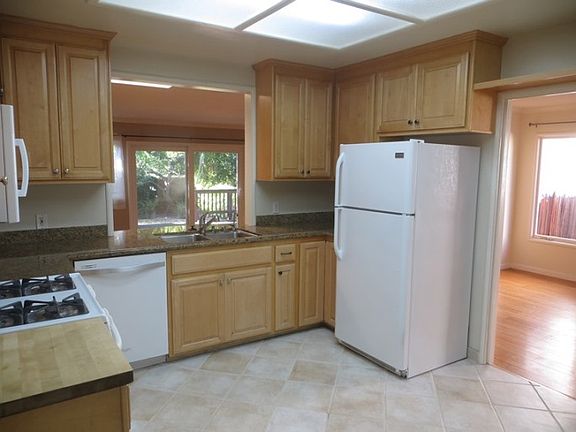 3rd image of 1648 Eaton Ave