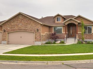 1096 S Coventry Cir, Syracuse, UT 84075