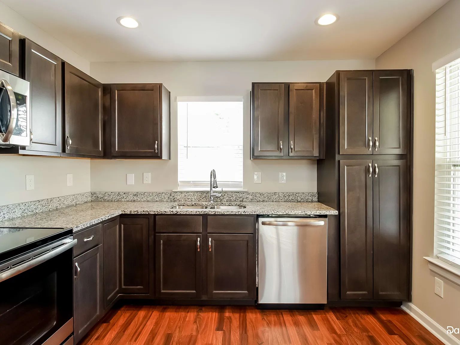 3 bed, 2.0 bath, 1193 sqft, $1,785 — Photo 3