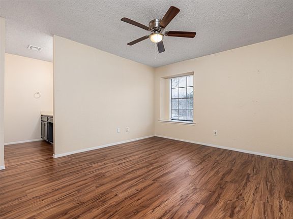 4th image of 706 Rollingway Dr APT B