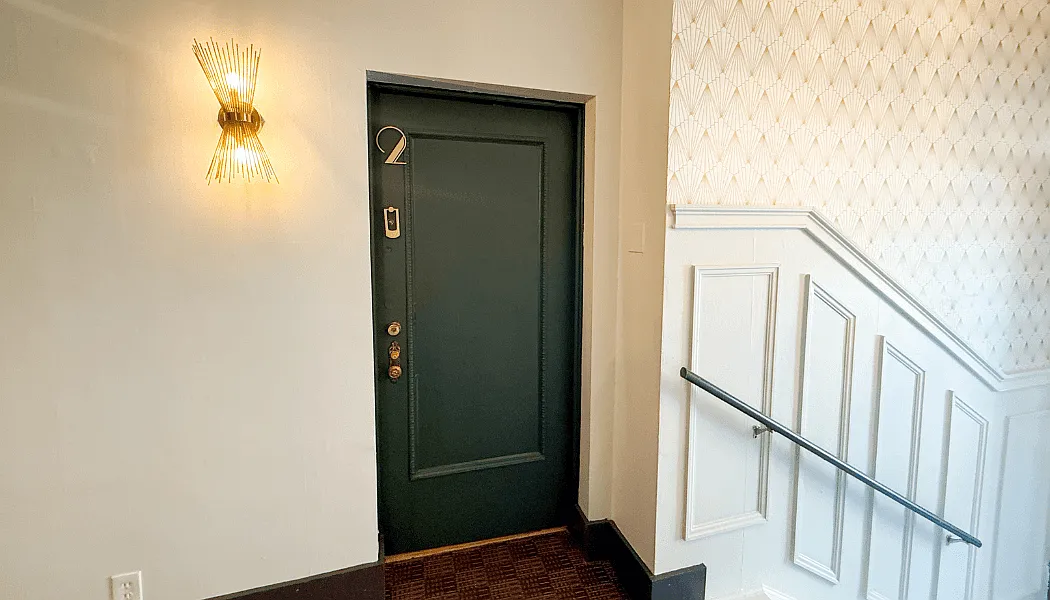 Howe and Maryland Apartments — Photo 4