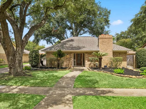 114 Camellia St, Sugar Land, TX 77478