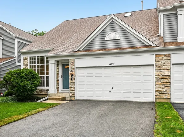 620 N Charter Hall Dr, Palatine, IL 60067