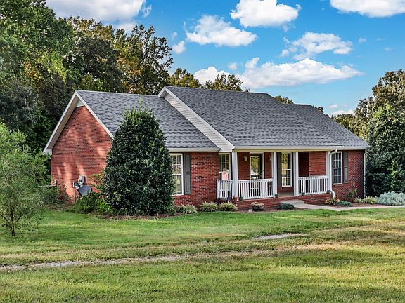 3rd image of 3736 McGregor Rd
