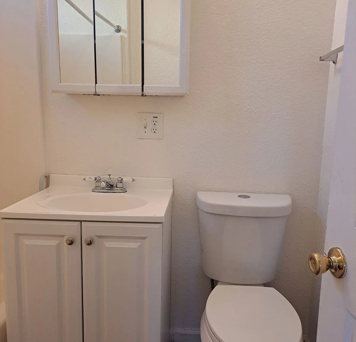 926D Elm Ave — Photo 2