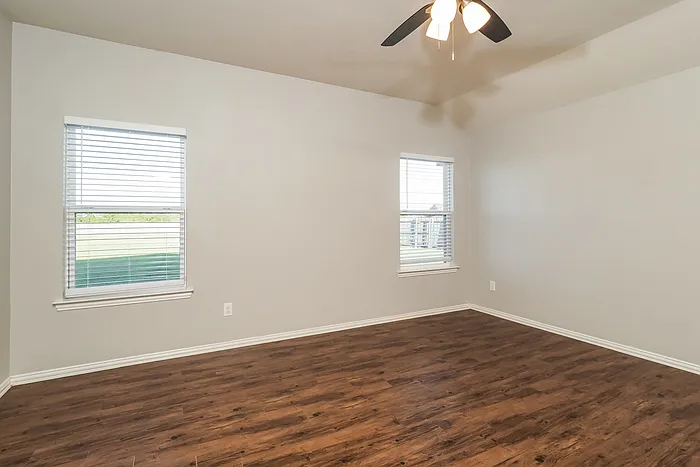 300 Windmill Ct — Photo 10