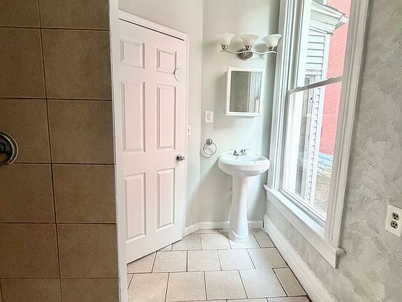 5th image of 3627 Montgomery Rd APT 1