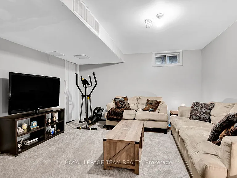 1443 Caravel Cres — Photo 20