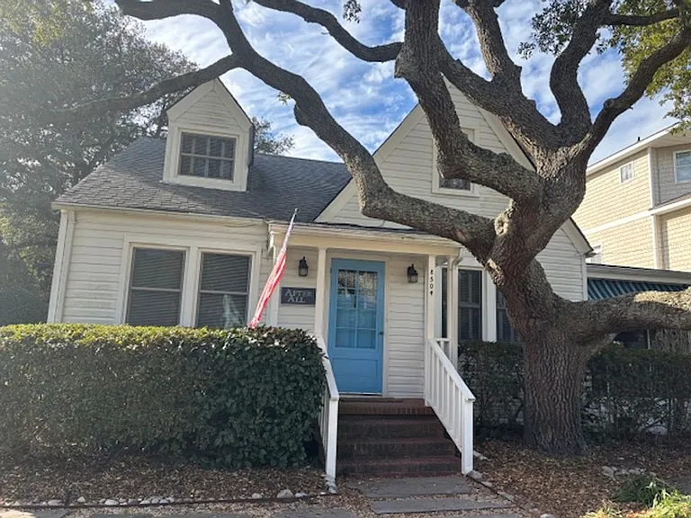 8504 Atlantic Ave — Photo 2