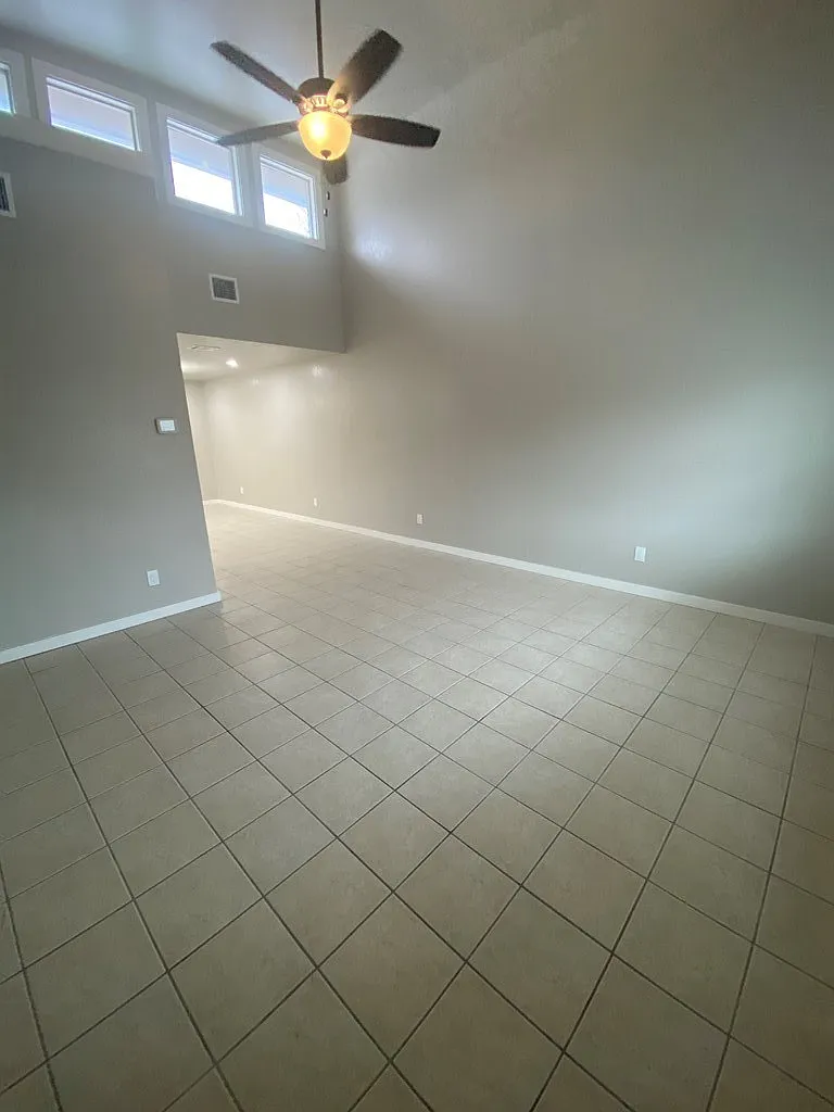 3 bed, 2.0 bath, 1354 sqft, $1,700 — Photo 4