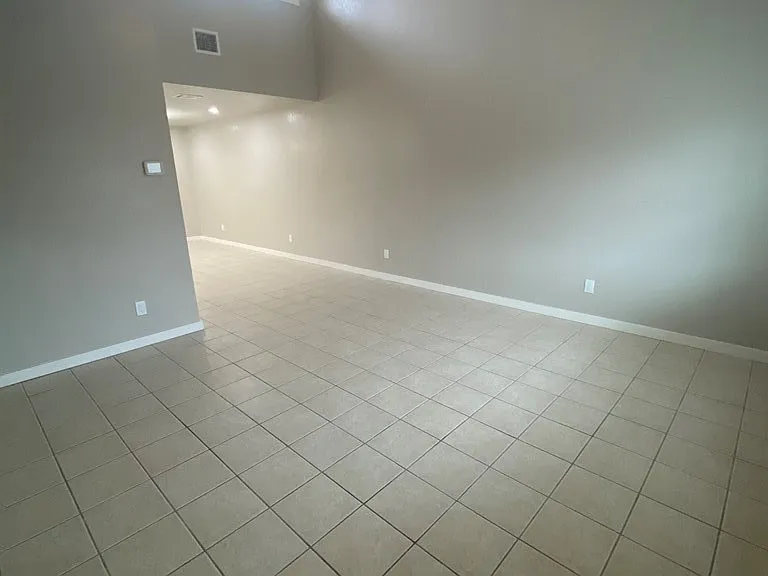 518 Peterson Dr — Photo 4