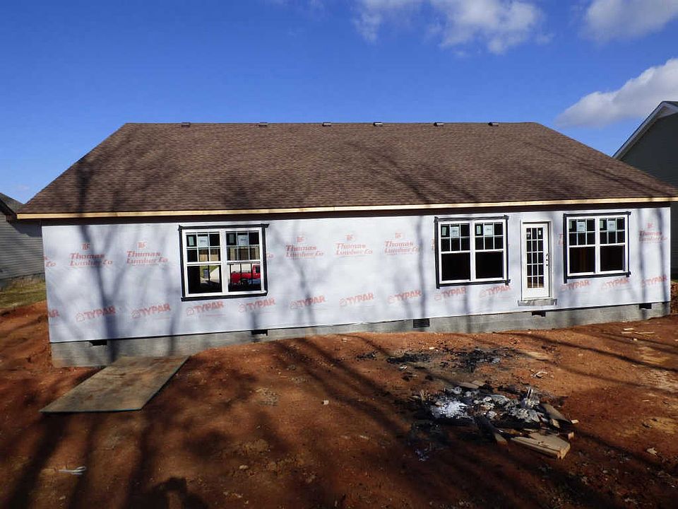 2nd image of 541 Magnolia Dr