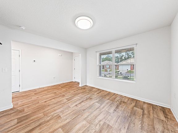 4th image of 6256 Churchill Cir