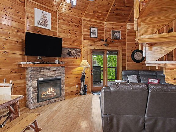 2nd image of 1086 Towering Oaks Dr