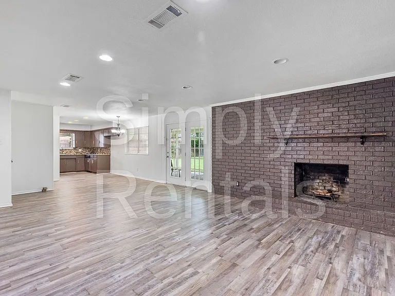 705 Plano St — Photo 15