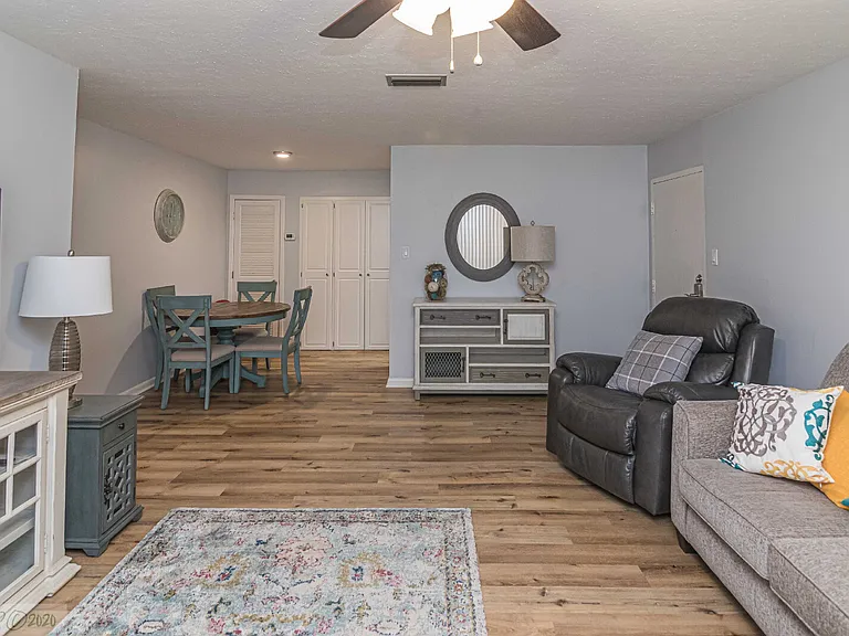 101 E Lockhaven Dr #C — Photo 19