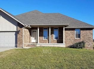 1754 N Chandler Rd, Springfield, MO 65802