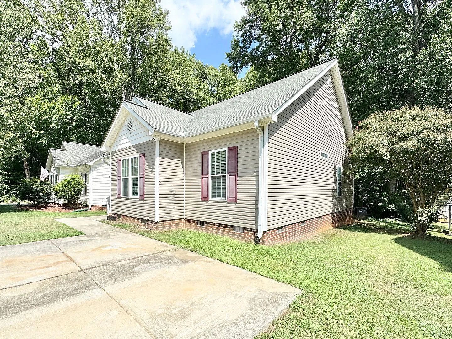 Renovated 3 Bedroom Off Pisgah Church Rd! — Photo 2