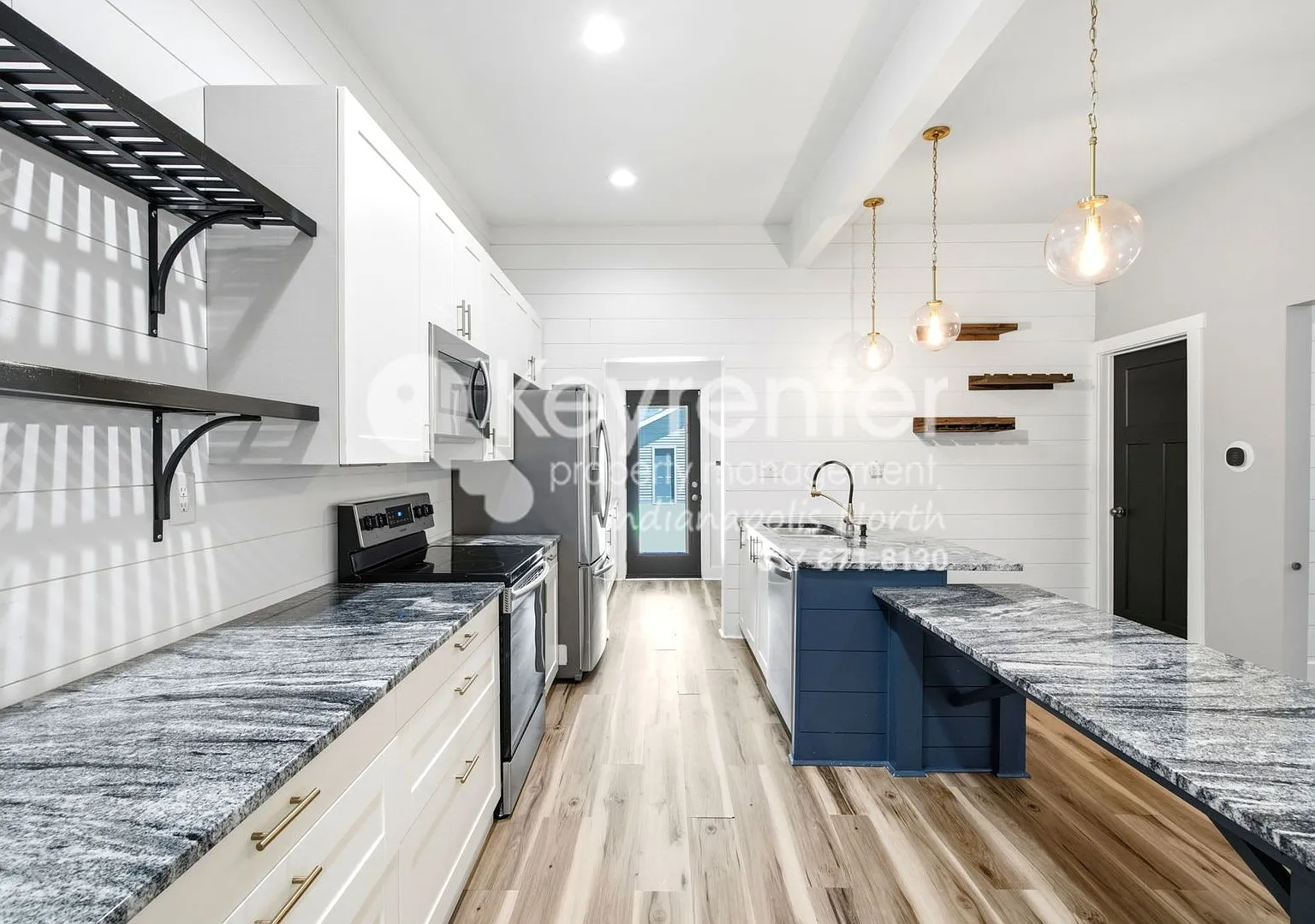 Move-In Ready 4-Bedroom Home with Granite Kitchen & Fenced Yard — Photo 4