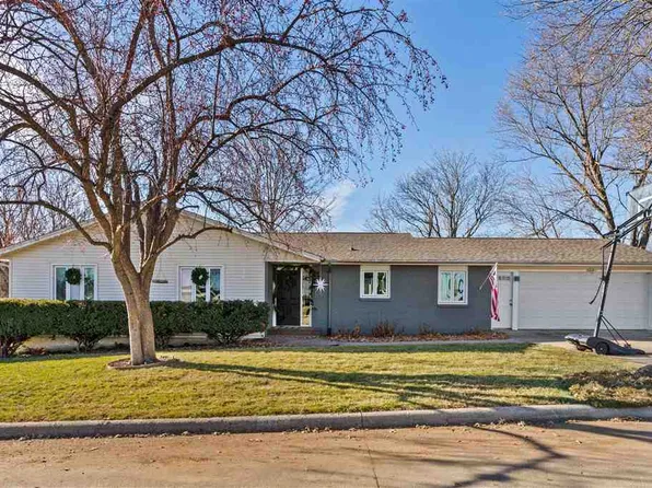126 Thomas Dr, West Branch, IA 52358