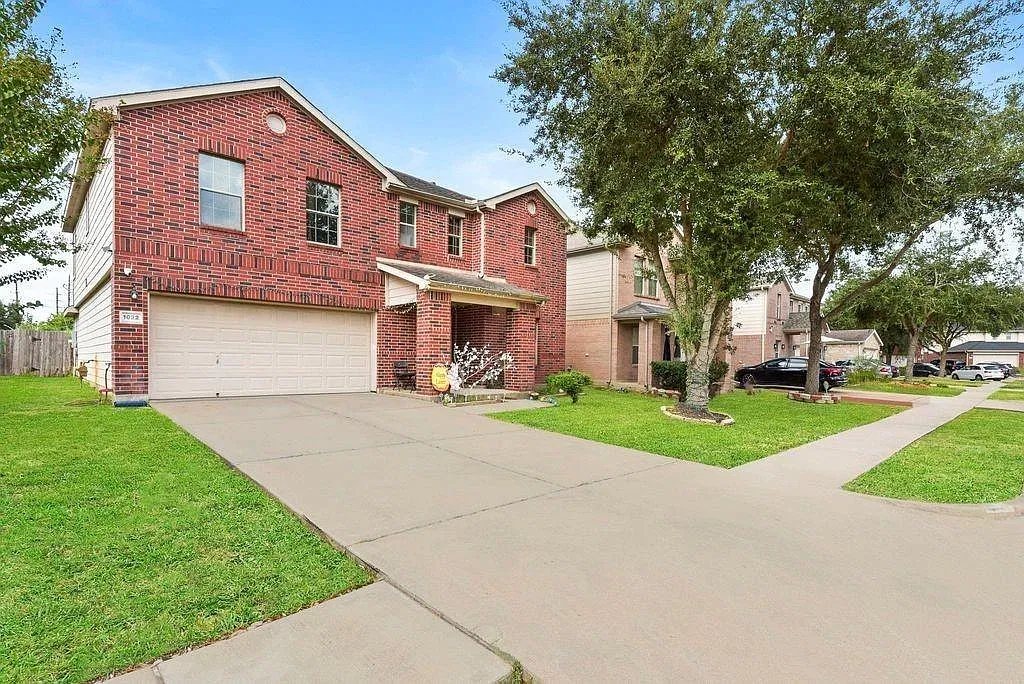 3 bed, 2.5 bath, 2868 sqft, $2,300 — Photo 4