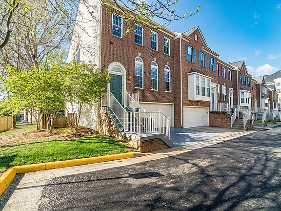 3rd image of 2755 Manhattan Pl #1