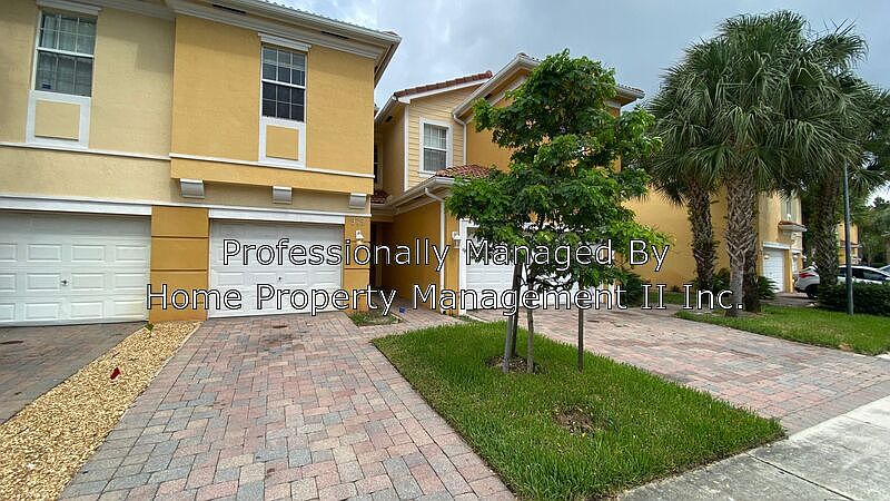 1st image of 979 Pipers Cay Dr