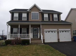 1095 Morgan Hill Dr, Pennsburg, PA 18073