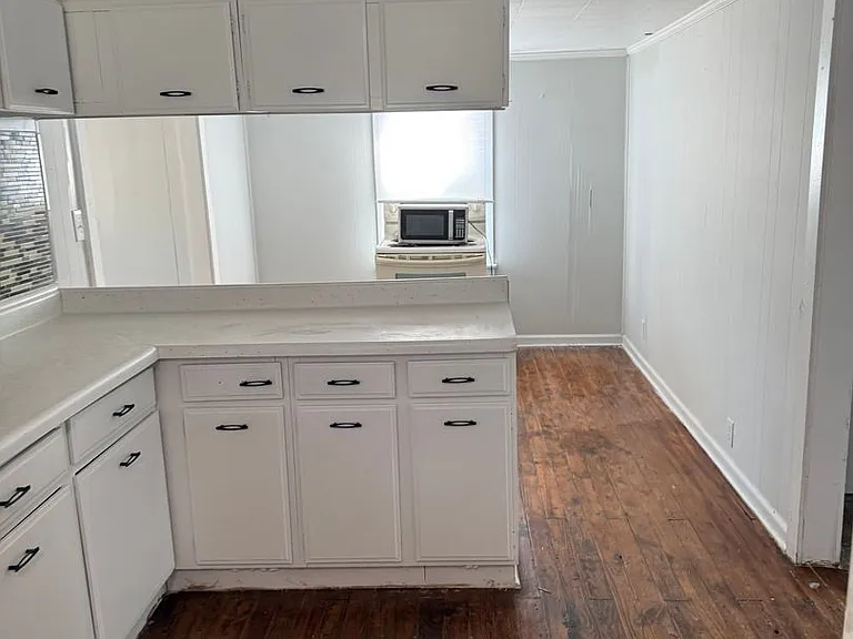 1307 Fisher St — Photo 12