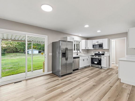 3rd image of 3859 S Farm Road 205