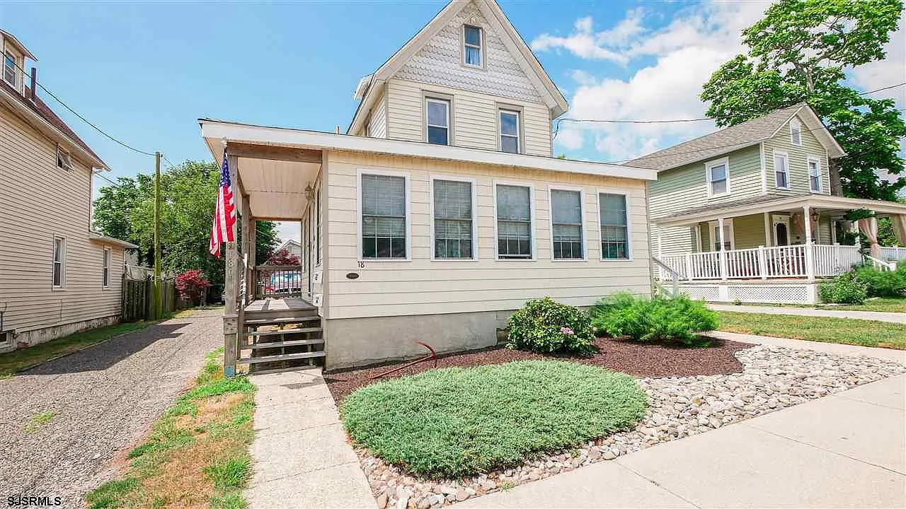 18 Annie Ave photo 1