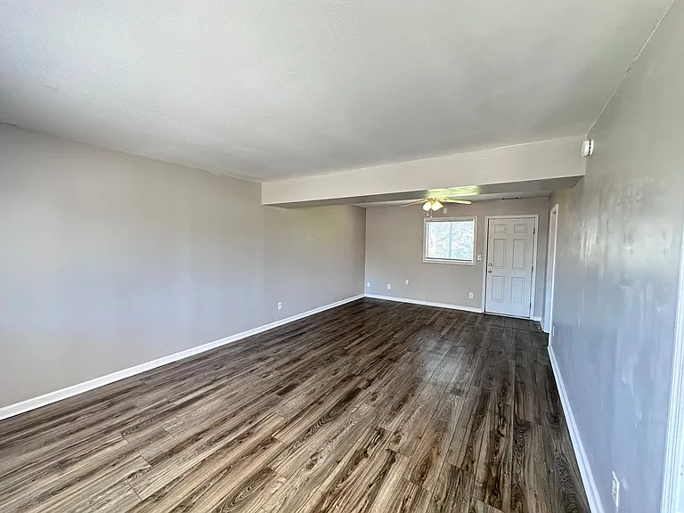 1124 Weston St — Photo 2