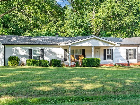 3rd image of 1065 Holcomb Cir