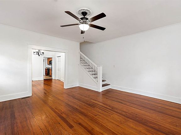 2nd image of 922 Richmond St