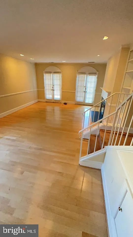 2 bed, 2.5 bath, 1210 sqft, $4,250 — Photo 3