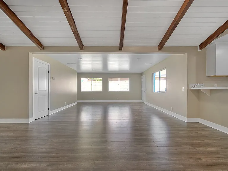 340 W Caroline Ct — Photo 5