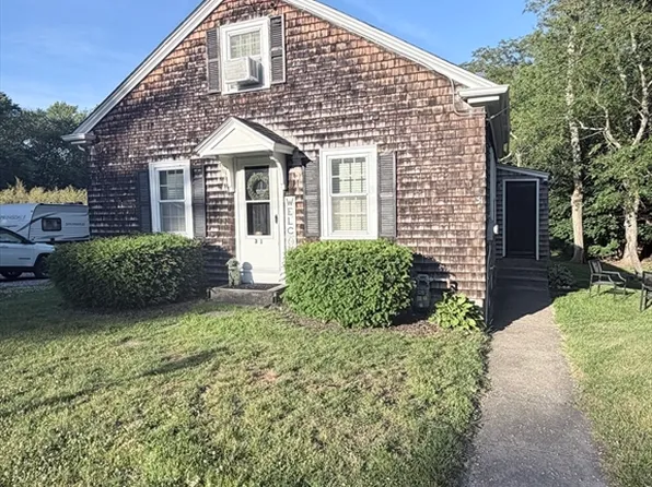 31 Taft Ave, Swansea, MA 02777