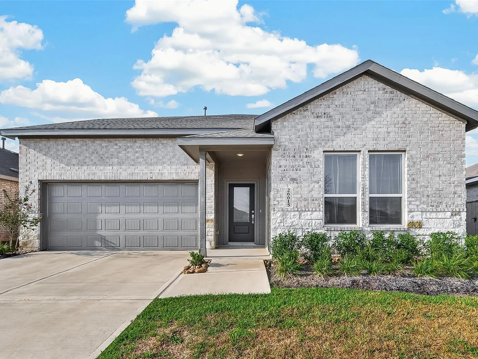 5 bed, 4.0 bath, 3252 sqft, $3,000 — Photo 2