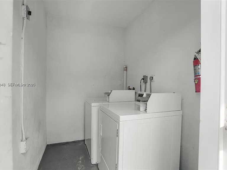 932 Moffett St #6 — Photo 17