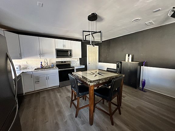 2nd image of 2705 Garnet Ave #2C