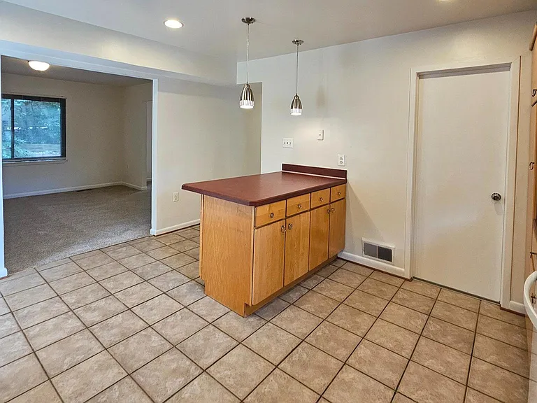 1108 N Rockingham St — Photo 13