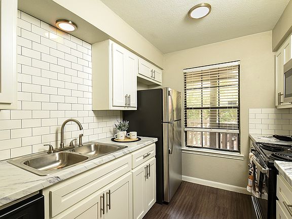 2/2 - Upgraded Kitchen