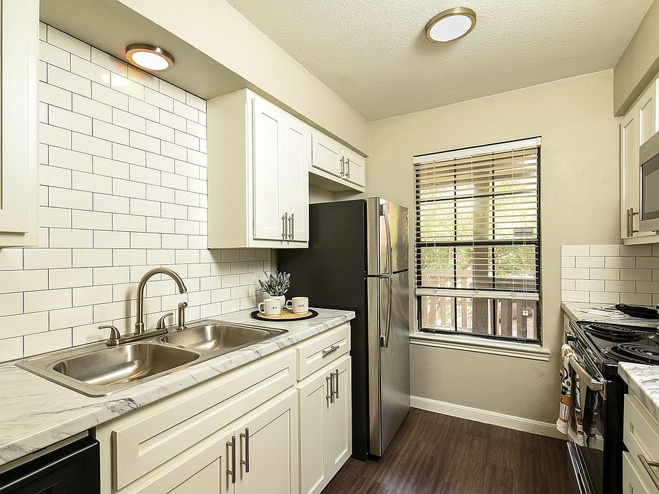 2/2 - Upgraded Kitchen