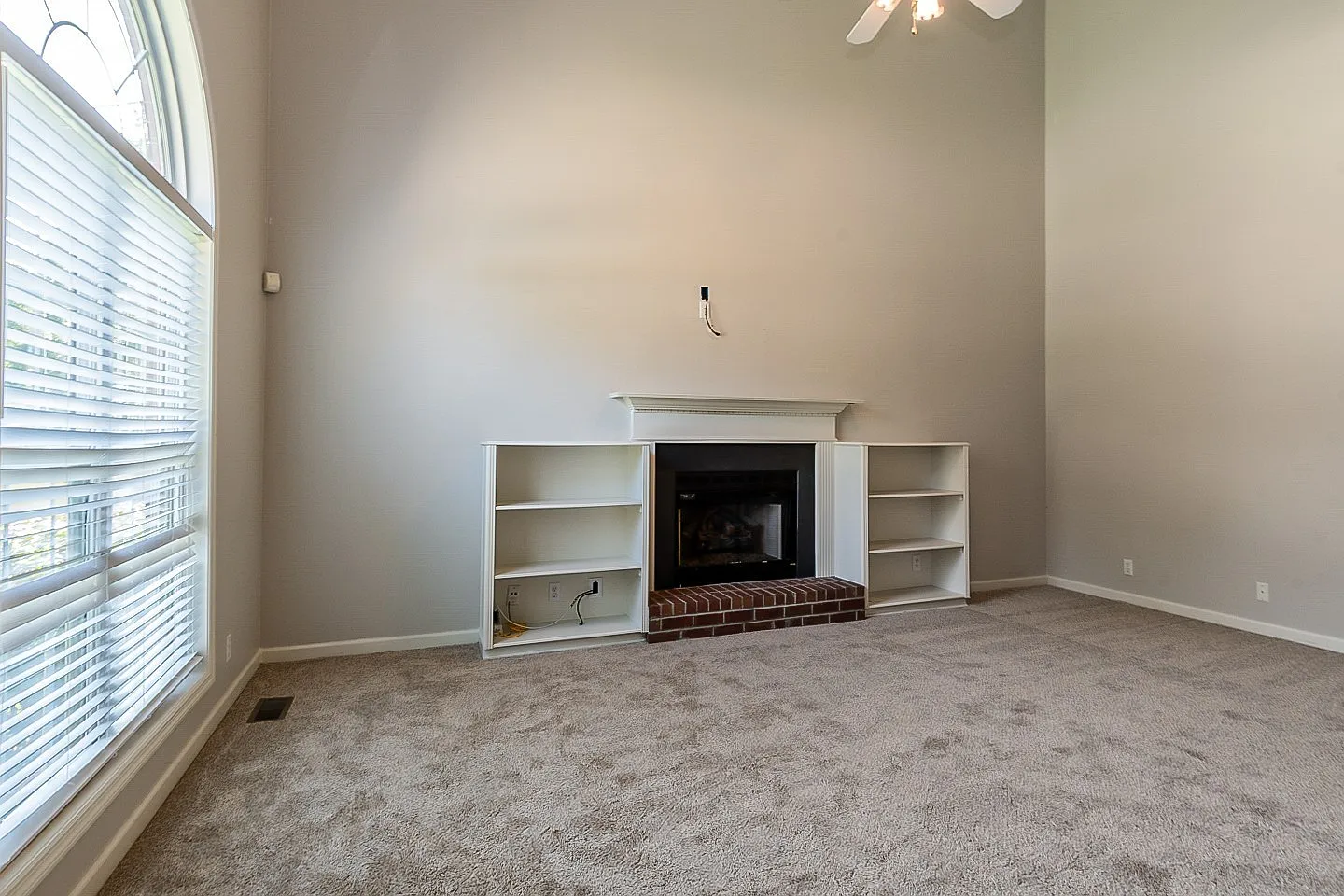 3 bed, 2.5 bath, 2059 sqft, $2,600 — Photo 3